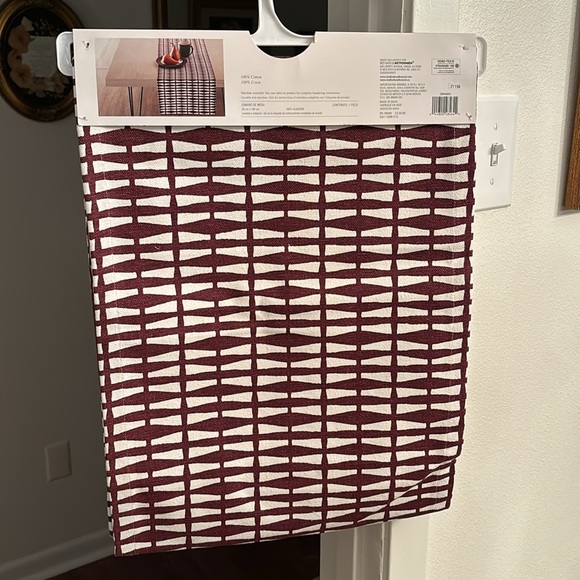 STUDIO 3B TABLE RUNNER 72” IKAT PATTERN - Picture 2 of 5